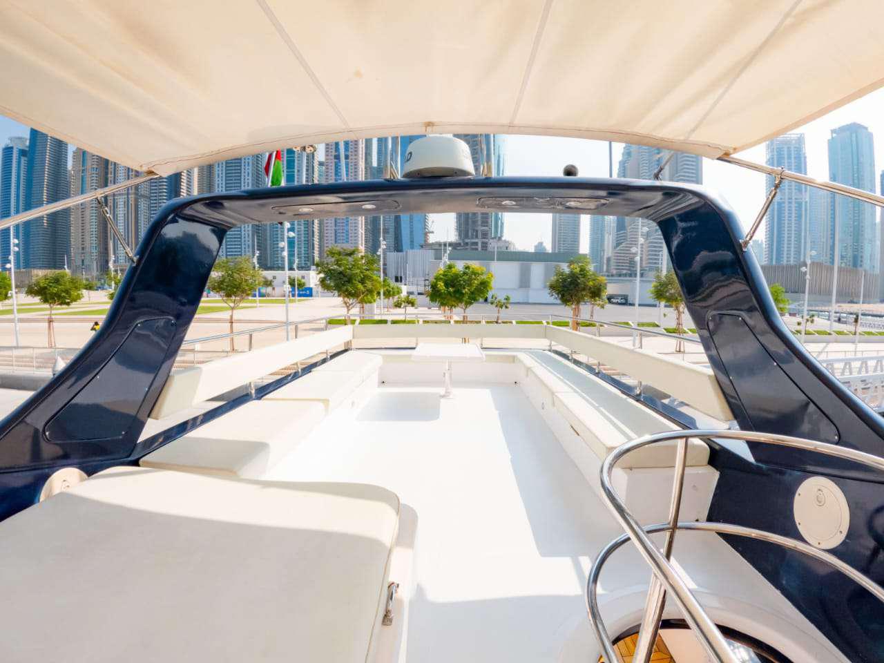 65ft yacht bedroom